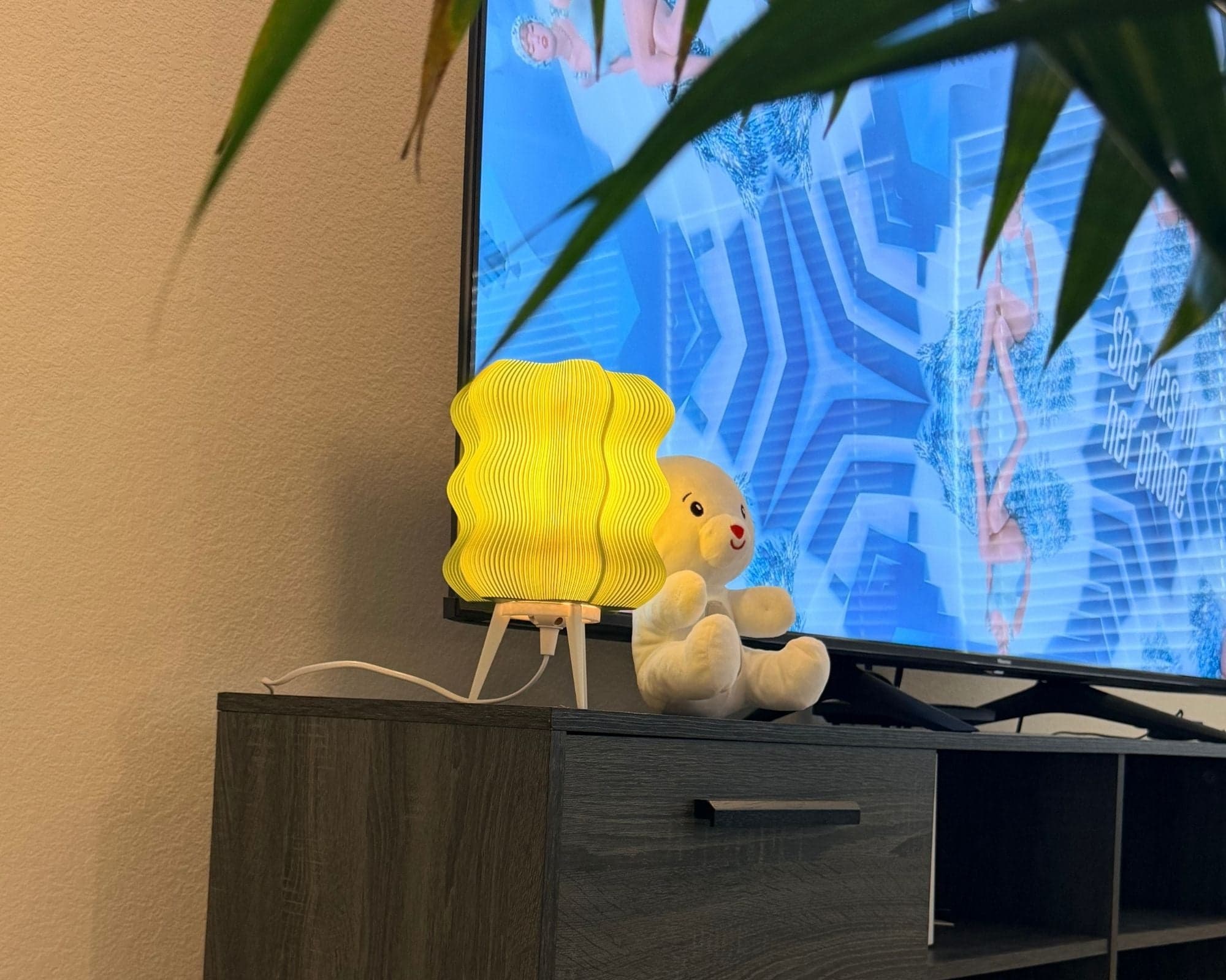 WavyGlow Table Lamp - 3D printed table lamp